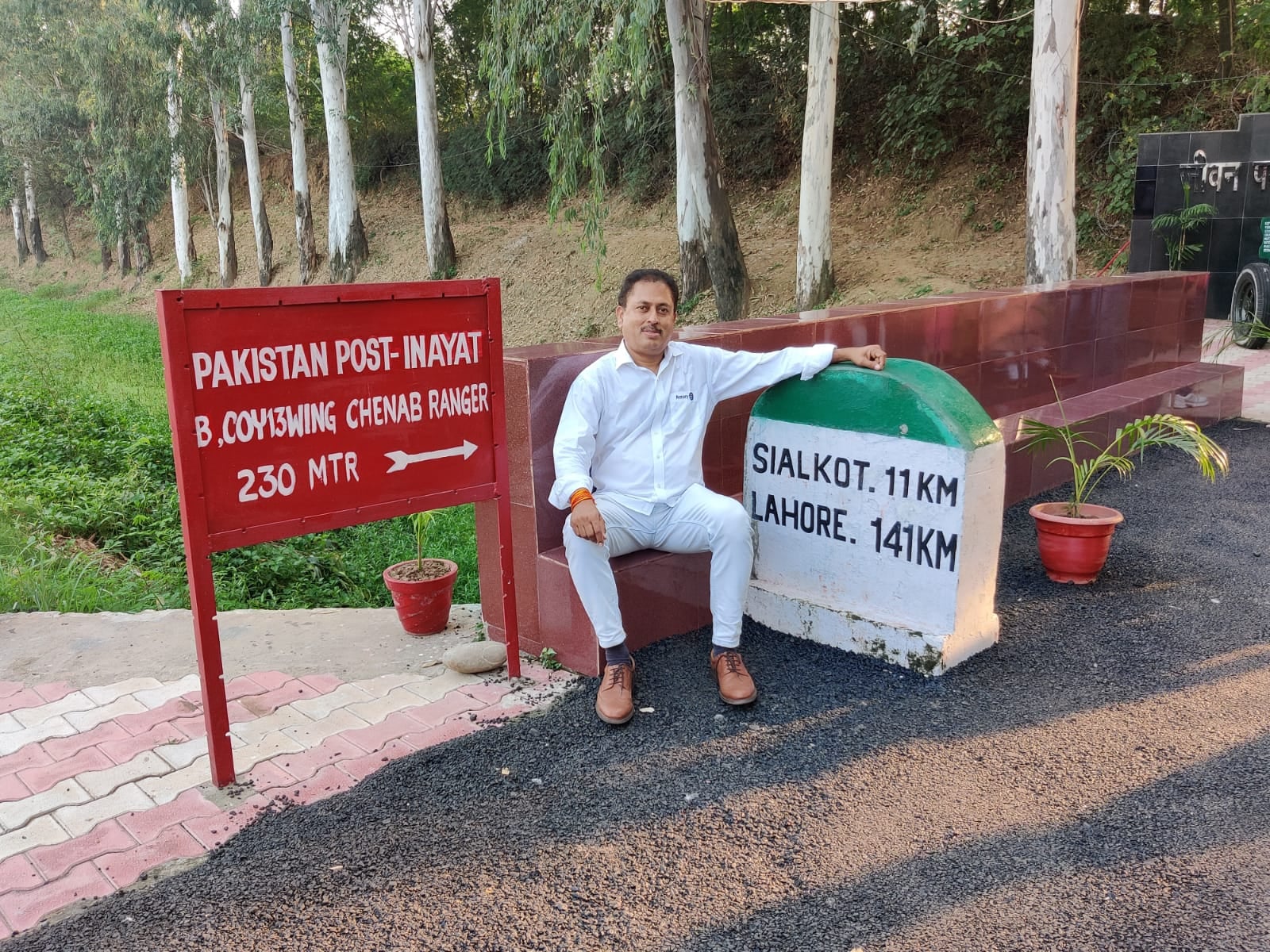 Dr. Mahesh Kotbagi at Pakistan Post border